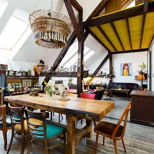  Albergue Nest